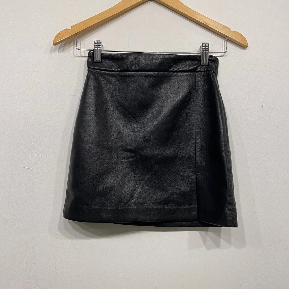 Aritzia Wilfred Patio Mini Skirt Black Faux‎ Leather Side Slit A-Line Size 00